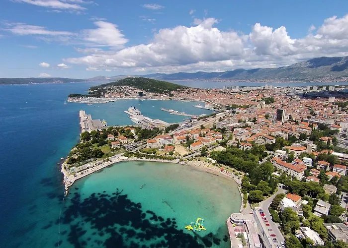 With Wifi - 13899 Apartment Split